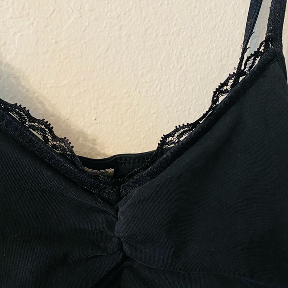 Black spaghetti strap crop top - Picture 2 of 4